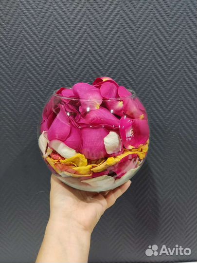 Лепестки роз