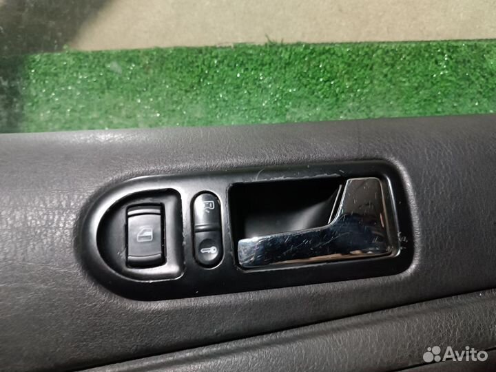 Ручка двери внутренняя правая Volkswagen Passat B5