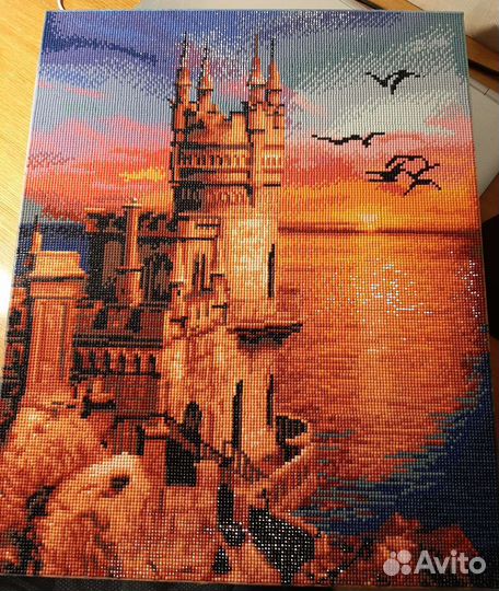 Выкладка алмазной мозаики и раскраска номер картин