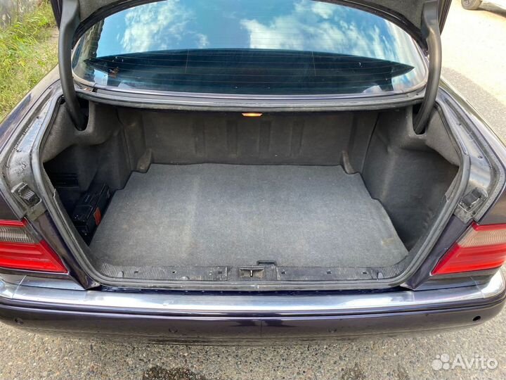 Обшивка багажника Mercedes W210