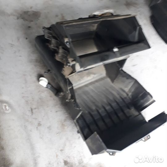 Нижняя часть корпуса печки(радиатора) Форд Фокус2