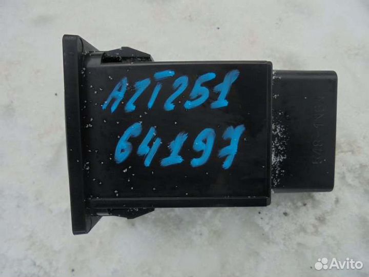 Кнопка Toyota Avensis AZT251 2AZ-FSE 2007/4