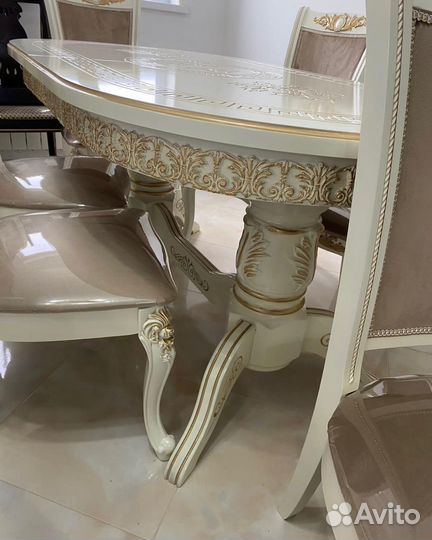 Стол и стулья