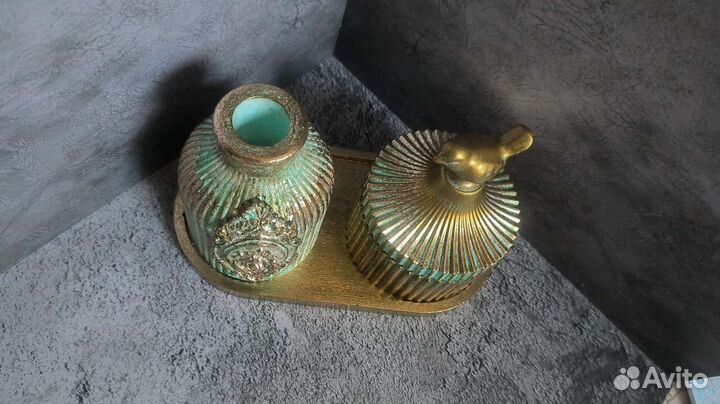 Шкатулка и ваза на подставке