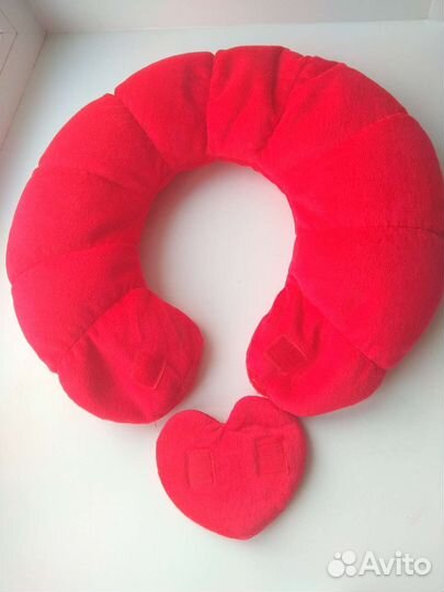 Подушка красная на шею с сердечком
