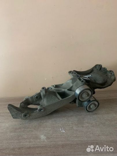 Кронштейн генератора Renault 8200169566