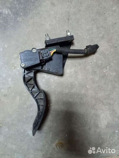 Педаль газа