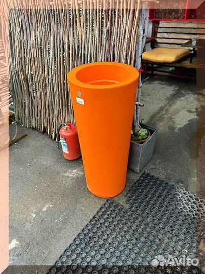 Кашпо уличное из пластика