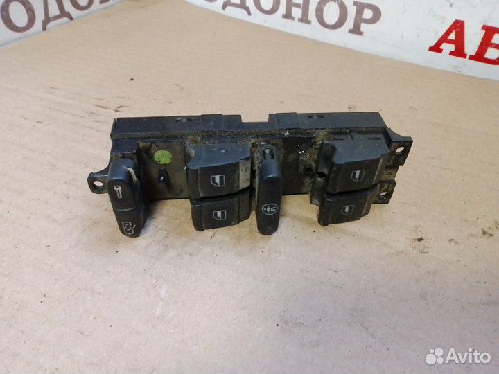 Блок управления стеклоподъемниками передний левый