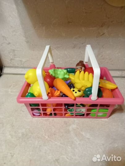 Корзина с фруктами