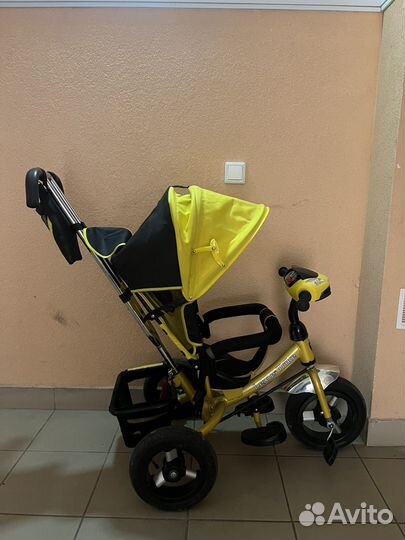 Детский трехколесный велосипед с ручкой