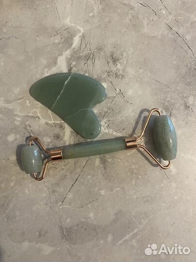 Набор гуаша нефритовый. Ролик и скребок