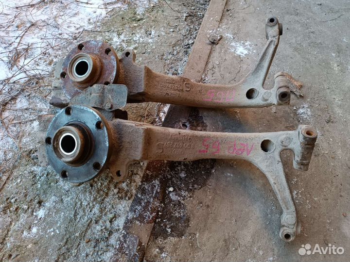 Передний поворотный кулак Passat B5 1.8