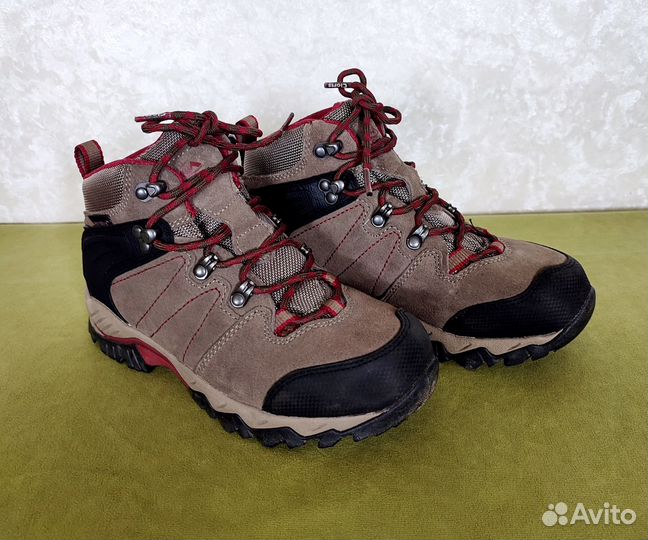Треккинговые демисезонные ботинки. Clorts 37