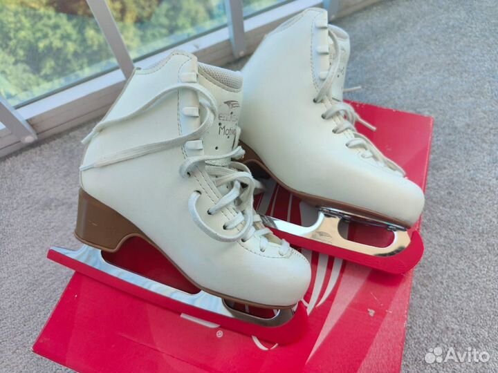 Фигурные коньки edea motivo р. 210 (почти новые)