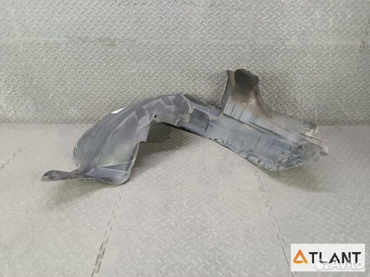 Подкрылок передний правый mazda demio