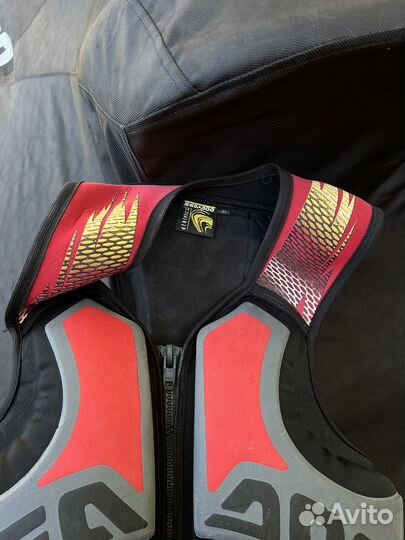 Спасательный жилет seadoo