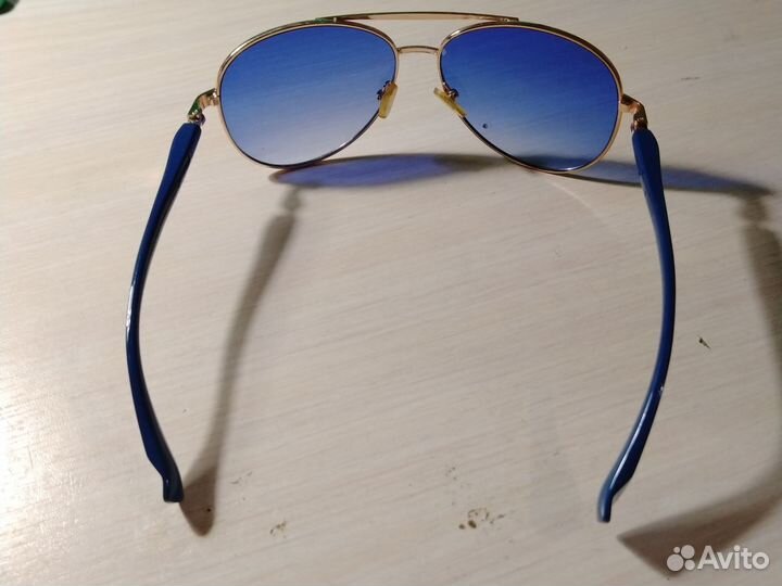 Солнцезащитные очки prada
