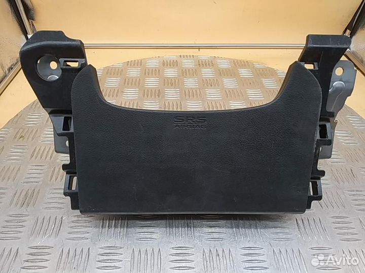 Подушка безопасности нижняя (для колен) Mitsubishi