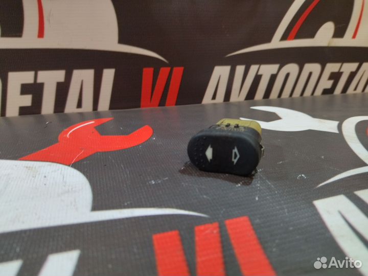 Кнопка стеклоподъемника Ford Focus 1