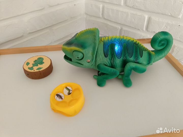 Игрушка хамелеон Attivio