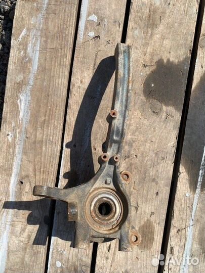 Кулак поворотный передний левый Hyundai Sonata EF