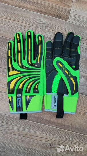 Противоударные перчатки