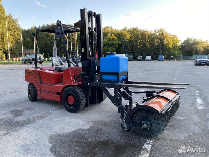 Щетка 1800 мм с орошением для вилочного погрузчика