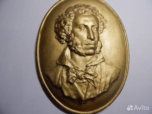 Барельеф пушкина. Медальон барельеф Пушкина. Пушкин барельеф. Портрет Пушкина для медали.