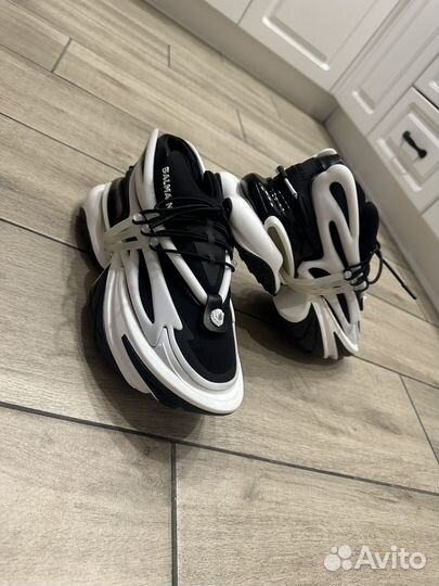 Кроссовки balmain 39
