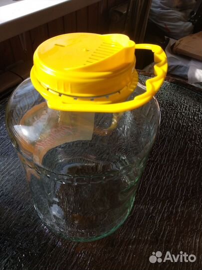 Банка с крышкой