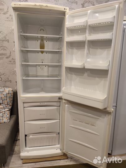 Холодильник LG в хорошем состоянии