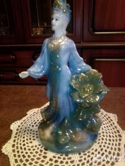 Статуэтка фарфор