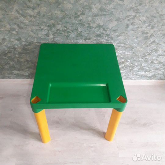 Детский столик