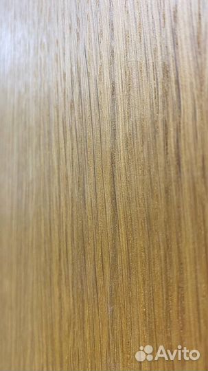 Дверь из дуба и большой ручкой