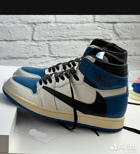 Fragment design X Travis Scoott X Air Jordan 1