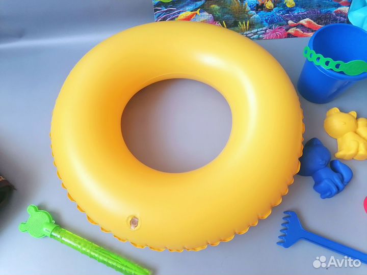Надувной круг, нарукавники и формы для песка