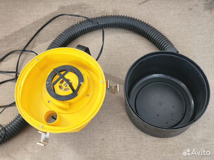 Автомобильный пылесос