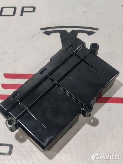 Блок контроля стояночного тормоза Tesla Model X