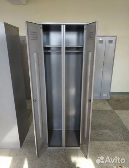 Шкаф металлический для одежды