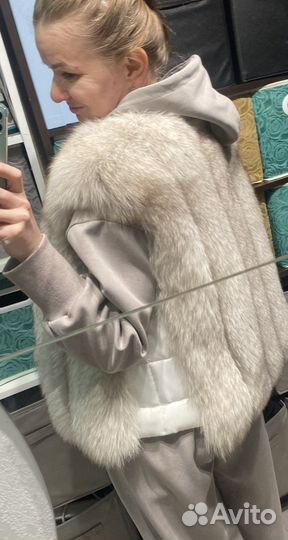 Меховая жилетка из песца