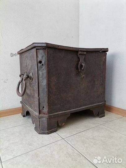 Сейф касса железный 19 век кованый Полковая казна