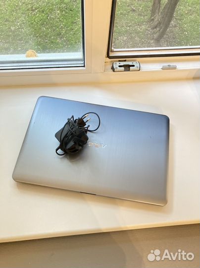 Ноутбук asus
