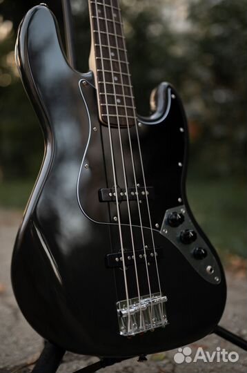 Fender Squier Jazz Bass бас-гитара