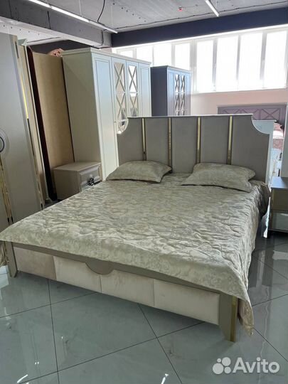 Спальный гарнитур