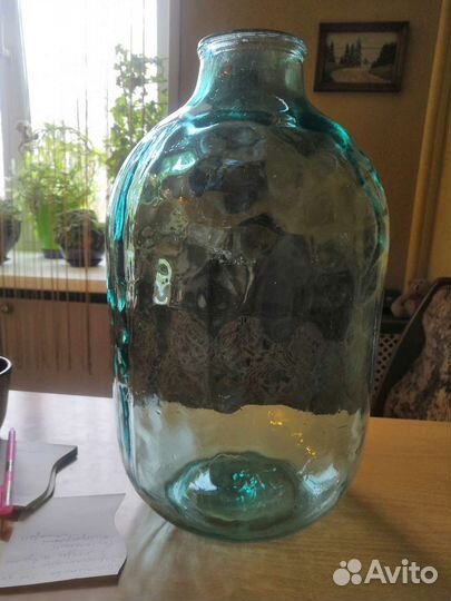 Большая стеклянная банка