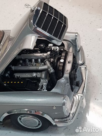 Модель автомобиля Autoart Mercedes w100 1:18