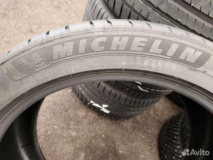 Michelin Pilot Sport 4 S 325/35 R23 и 285/40 R23 115Y