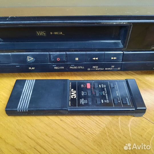 Видеомагнитофон JVC HR-D210EE, 4 кассеты VHS