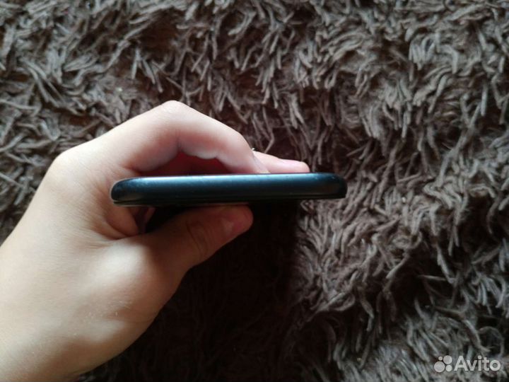 Телефон Samsung Galaxy J3